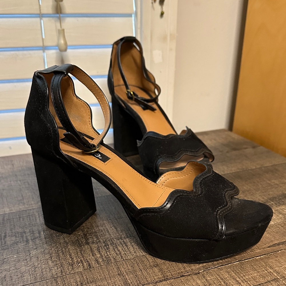 Kensie Black Scalloped Platform Heels